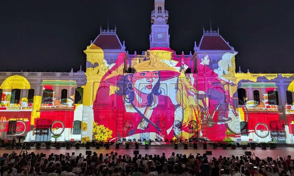 Trình diễn công nghệ 3D Mapping dịp 50 năm  Thành phố chính thức mang tên Chủ tịch Hồ Chí Minh
